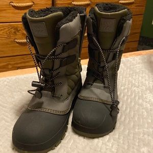 Youth snow boots size 5